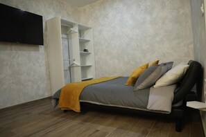 1 dormitorio, tabla de planchar con plancha, wifi gratis y ropa de cama