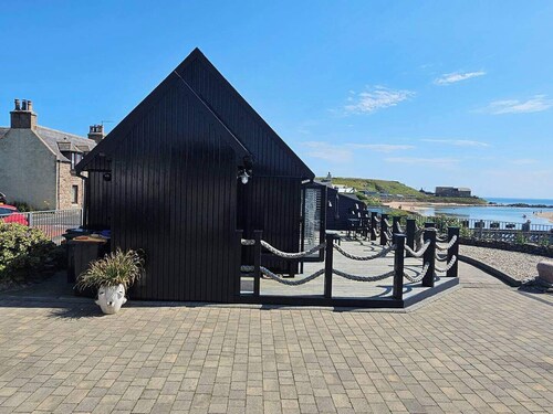 2 Bed Cottage-sleeps 4-harbour & Sea View