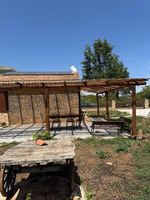 تناول الطعام بالخارج