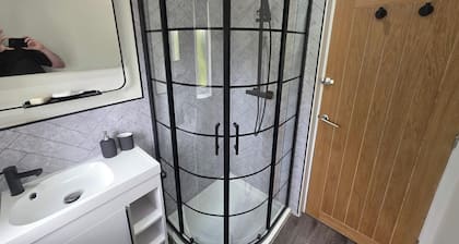 House - Sleeps 4 - Parking - Garden - City Centre