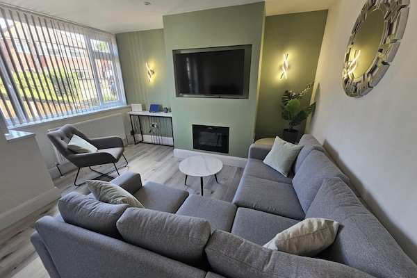 TV, fireplace