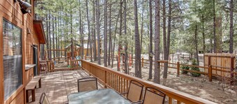 2 Living Rooms + Fires | Quick Drive Downtown