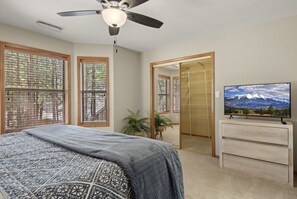 4 makuuhuonetta, työpöytä, silitysrauta/-lauta, Wi-Fi