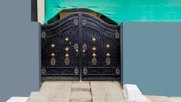 House | Meja sambut tetamu