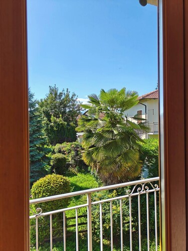 Charming traditional Ameno cottage with private garden, balcony & AC