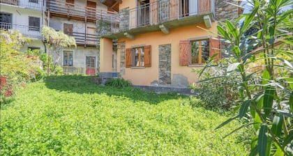 Charming traditional Ameno cottage with private garden, balcony & AC
