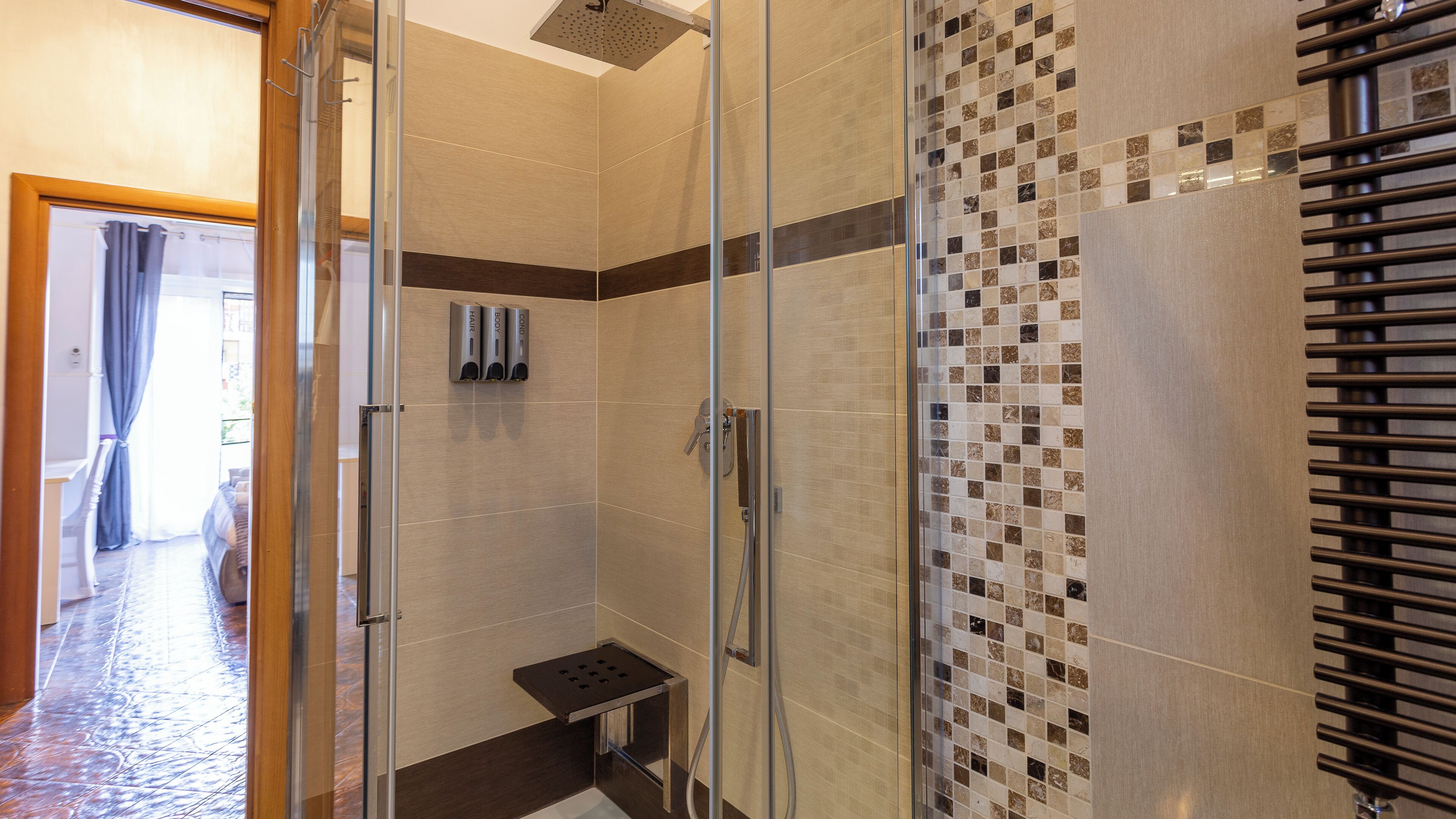 Dusche, Haartrockner, Bidet, Handtücher