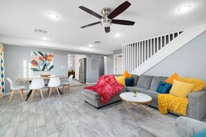 Smart TV, offices - This house is a 5 bedroom(s), 3 bathrooms, located in Phoenix, AZ. (Phoenix)