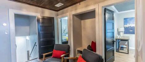 4 bedrooms, desk, iron/ironing board, travel crib