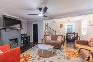 Smart TV, offices - Mclendon Atlanta house (Atlanta)