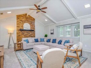 Televisión y oficina 