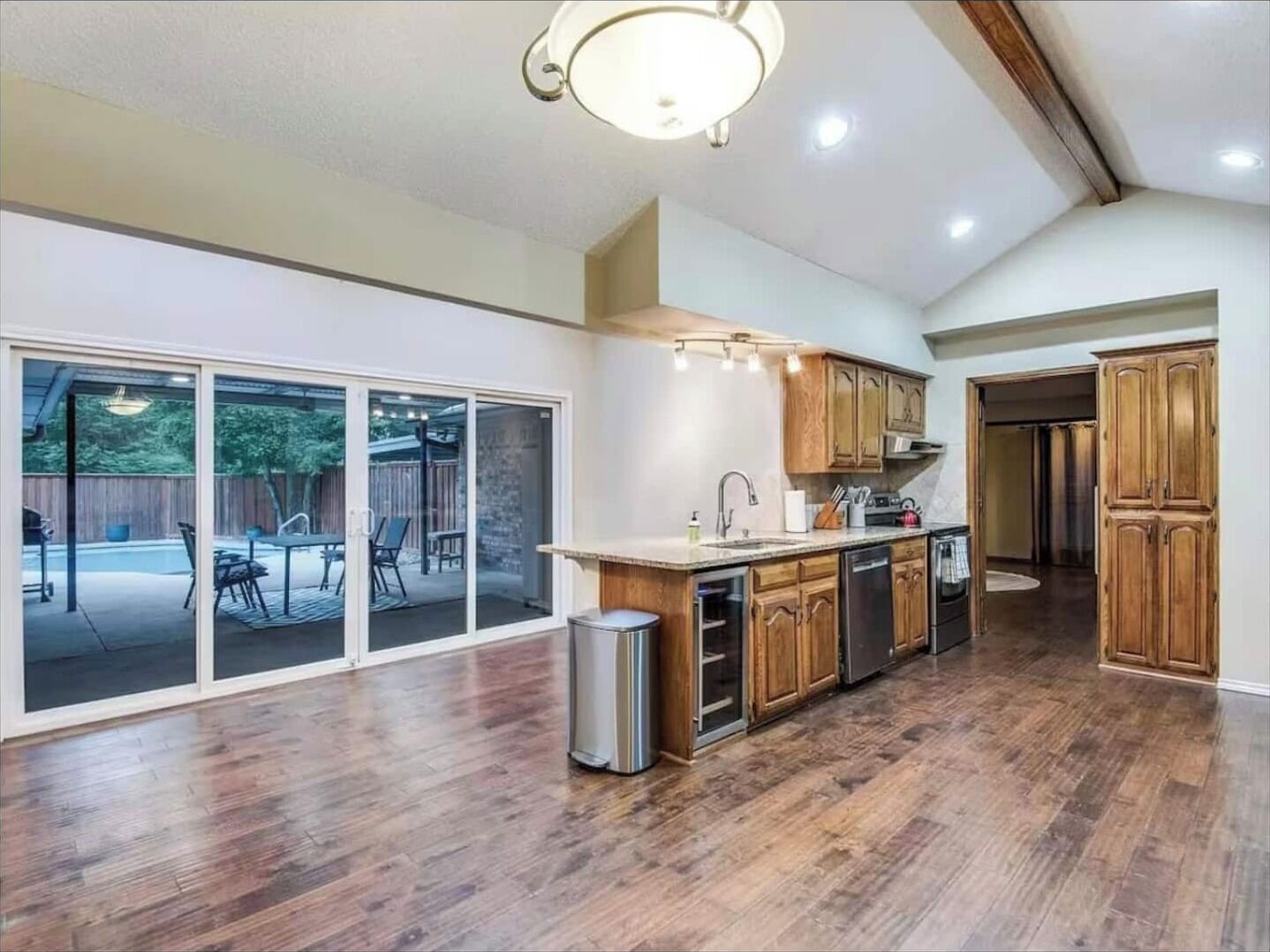 冰箱、微波炉、烤箱、炉灶