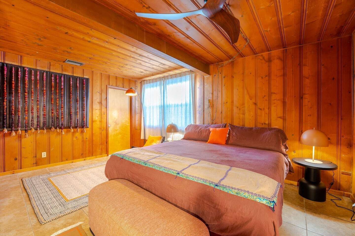 5 bedrooms, desk, iron/ironing board, travel crib