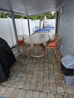 Outdoor dining