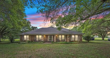 Southern Charm in the Heart of Cajun Country | 3BR Home Sleeps 8