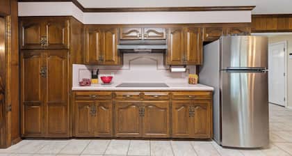 Charming 3-bedroom house with AC in Broussard