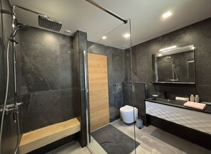 Doccia, asciugacapelli, asciugamani