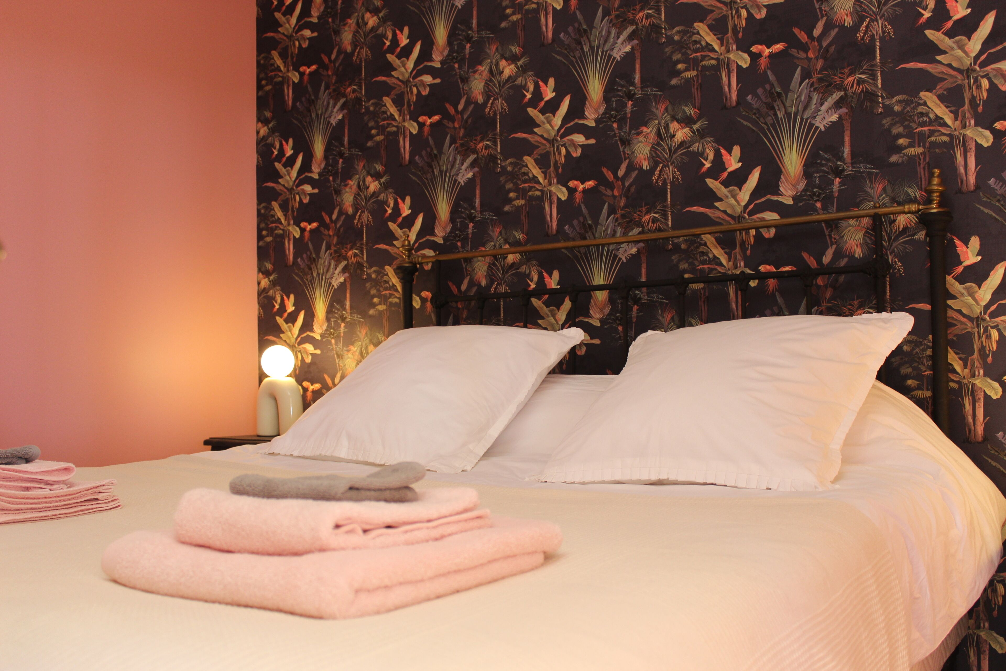 3 bedrooms, internet, bed sheets