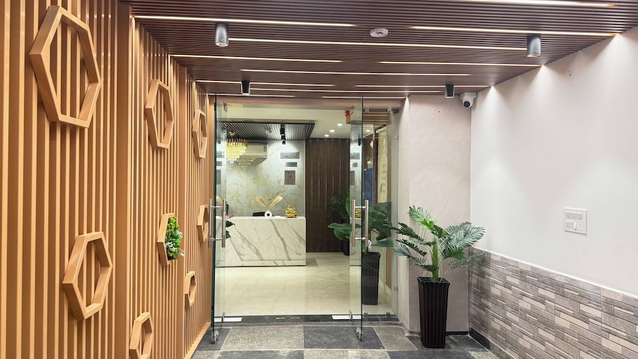 The Classic Crowne at Delhi Airport