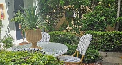A SUMMERS DREAM 3 bedroom apt. Peaceful , lush secret garden in Coral Gables