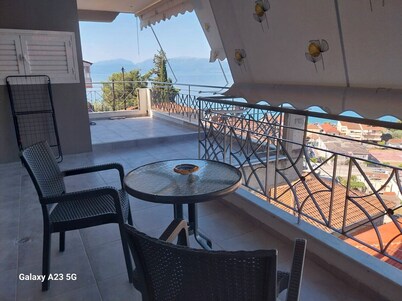 Apartment 'Menidi Sea View' with Sea View, Wi-Fi and Air Conditioning