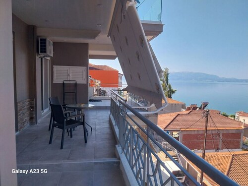 Apartment 'Menidi Sea View' mit Meerblick, WLAN und Klimaanlage