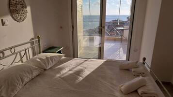 1 habitación, tabla de planchar con plancha, wifi y ropa de cama