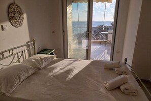 1 chambre, fer et planche à repasser, Wi-Fi, literie fournie