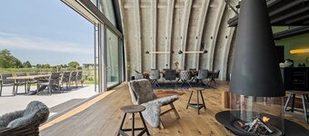 Exclusive detached luxury villa Shelterloft Airpark with large garden in Lärz