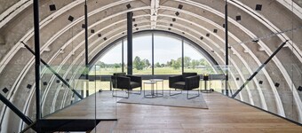 Exclusive detached luxury villa Shelterloft Airpark with large garden in Lärz