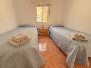2 bedrooms, iron/ironing board, WiFi, bed sheets