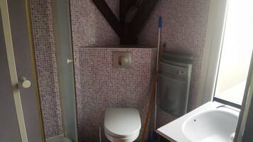 Douche, sèche-cheveux, papier toilette