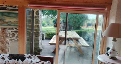 Maison bretonne au cĆur des Monts d ArrĂ©e