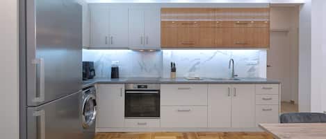 Fridge, microwave, oven, coffee/tea maker