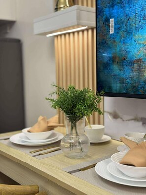Condo, 1 Bedroom, Accessible, Smoking | Dining room