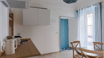 Appartamento Basic, 1 letto queen con divano letto, balcone | Cucina privata | Macchina per caffè espresso, bollitore elettrico