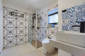 Basic Apartment, 1 Queen Bed with Sofa bed, Balcony | Bathroom | Hair dryer, towels, soap, shampoo - Dolce Vita by Wonderful Italy (Catania)