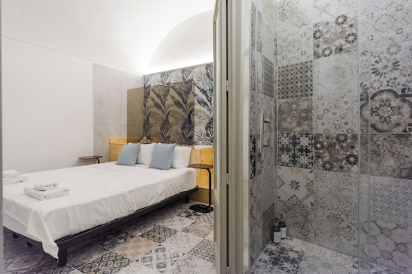 Comfort Room, 1 Queen Bed, Balcony | Bathroom shower