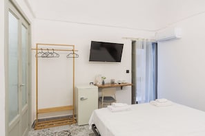 Comfort Room, 1 Queen Bed, Balcony | Free WiFi