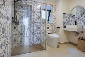 Basic Apartment, 1 Queen Bed with Sofa bed, Balcony | Bathroom | Hair dryer, towels, soap, shampoo