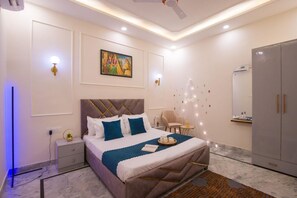 3 bedrooms, WiFi, bed sheets