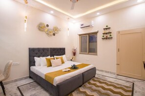 3 bedrooms, WiFi, bed sheets