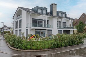 Exterior - Delightful 2 Room Apartment USM I Fireplace & Balcony I Panzer KaserneI Family (Böblingen)