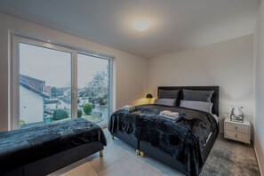 1 bedroom, in-room safe, desk, soundproofing