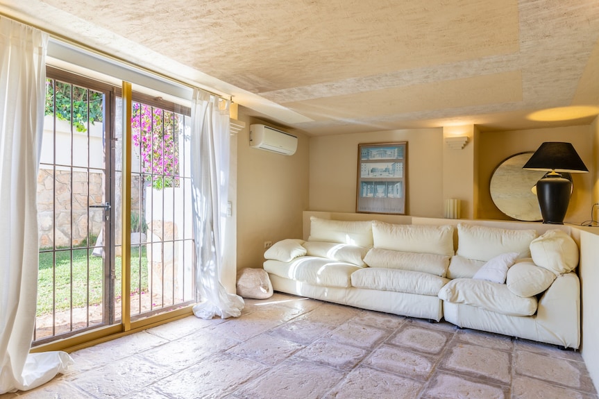Holiday Home "Villa Relax" With Pool, Garden & Wi-fi - 베니도름