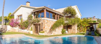 Holiday Home "Villa Relax" with Pool, Garden & Wi-Fi