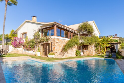 Ferienhaus "Villa Relax" mit Pool, Garten und WLAN