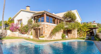 Ferienhaus "Villa Relax" mit Pool, Garten und WLAN