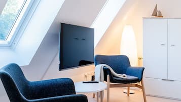 Una televisión, libros