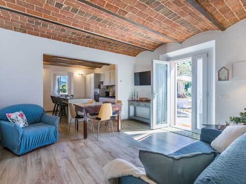 Beautiful apartment for 6 guests with A/C, WIFI and pets allowed
